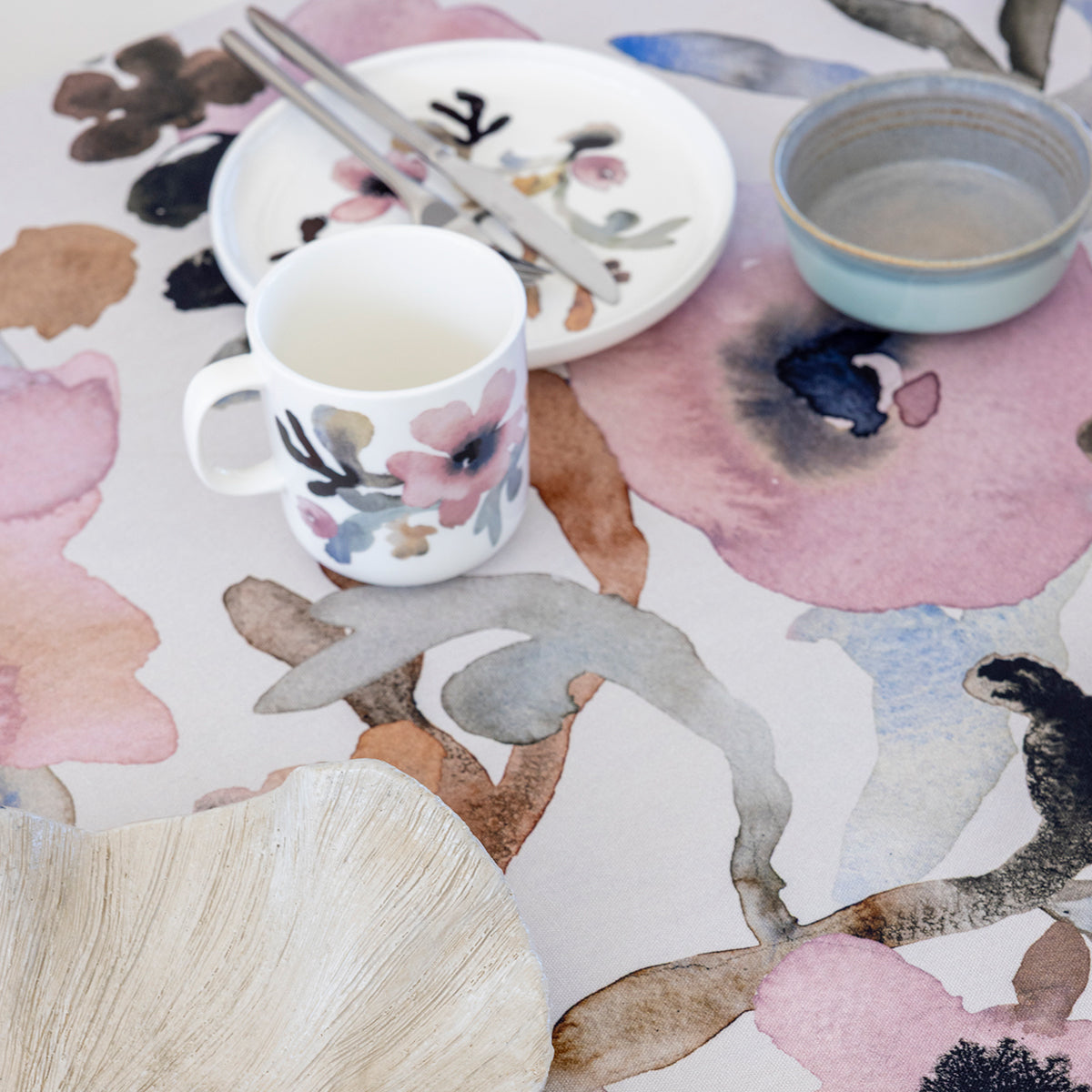 Pentik Ruusumalva Pink / Multi Tablecloth